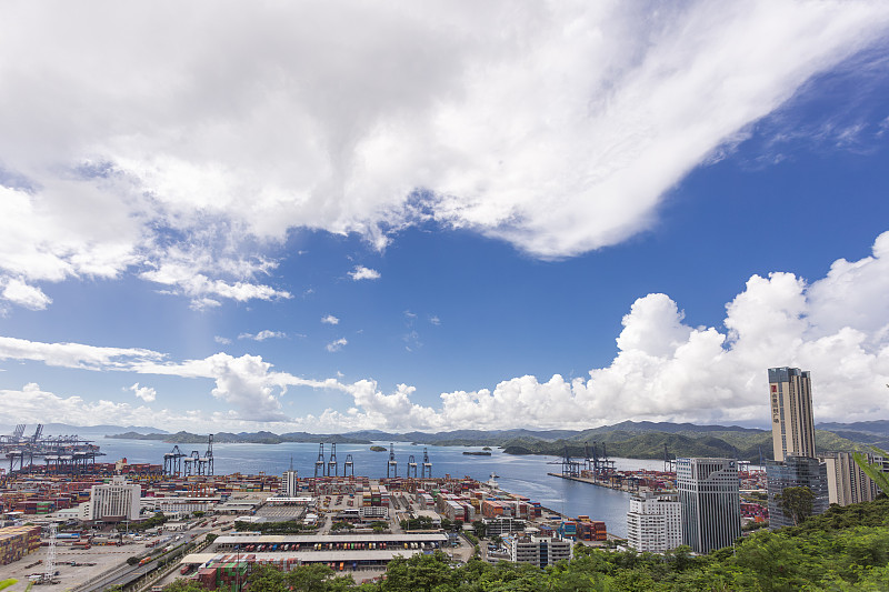 燃油附加费上调在即　航空公司旺季持续低价