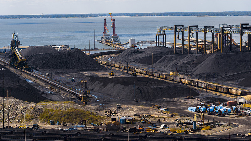 飞机降落时用卫生间被阻 男子竟攻击乘务员!视频→ 飞机降落时用卫生间被阻 男子竟攻击乘务员!视频→