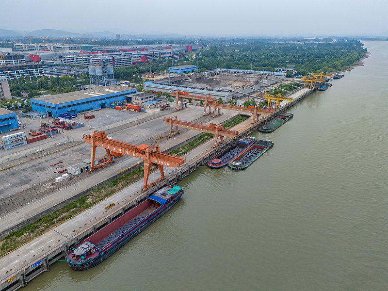京东物流无人配送车出海沙特