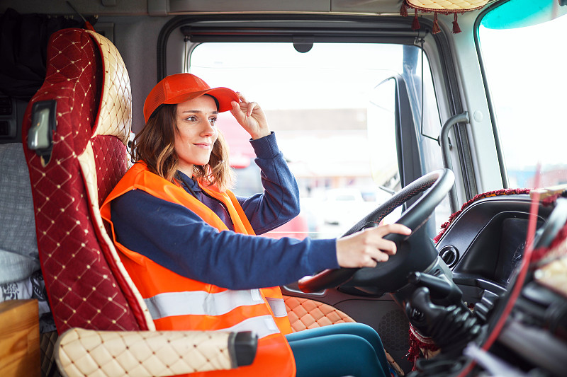 刘强东:明年4月将建立全球首个全无人配送站 刘强东:明年4月将建立全球首个全无人配送站