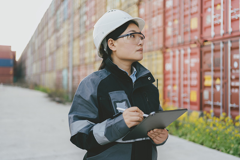 东航上海保障部浦东客运中转部的小小宣传栏