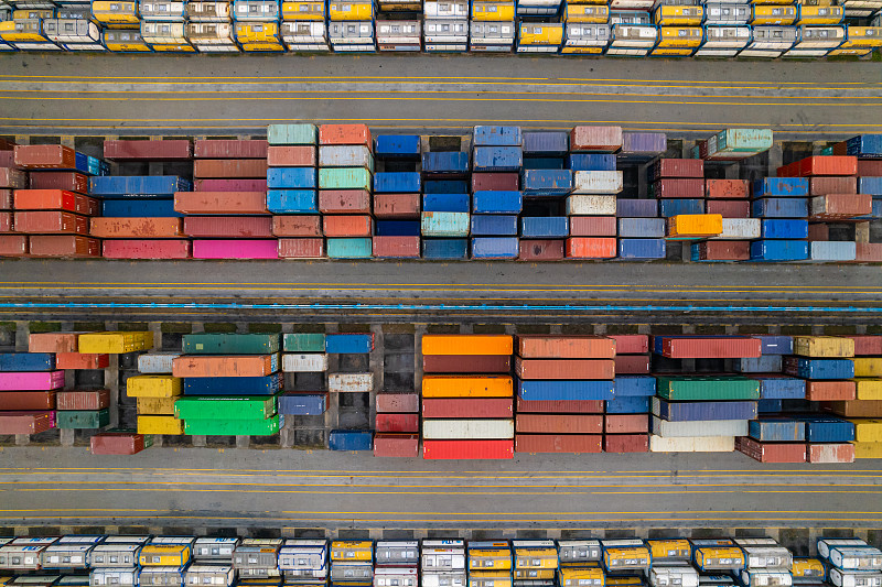 2024年全球快递包裹业务量约为2679亿件，同比增长17.49%