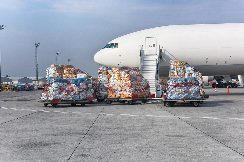 浙江杭州到越南客机腹舱带货