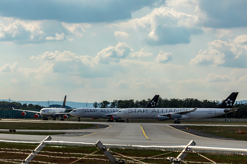 广东佛山到意大利跨境快递专机