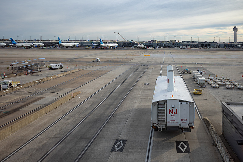 陕西西安到秘鲁服装快反空运