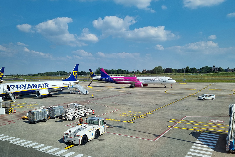 山东烟台到阿联酋超大件拆卸空运