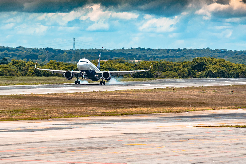中国南京至纽卡斯尔的足膜采用标准空运7天送达