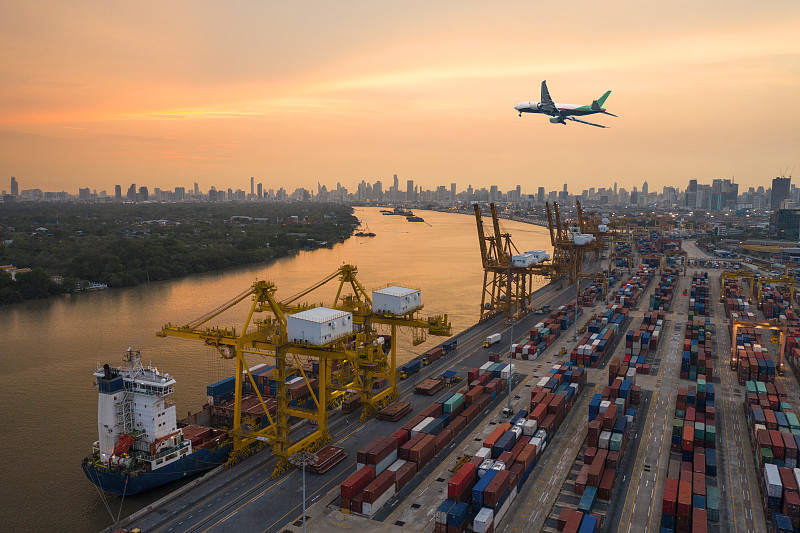 电力电容器组经重庆船运及时送达伯尼