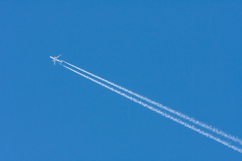 染料利用深圳国际航空货运送达布尼