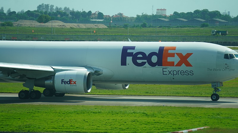 中国上海衣着附件使用标准空运5天内速递到弗里曼特尔