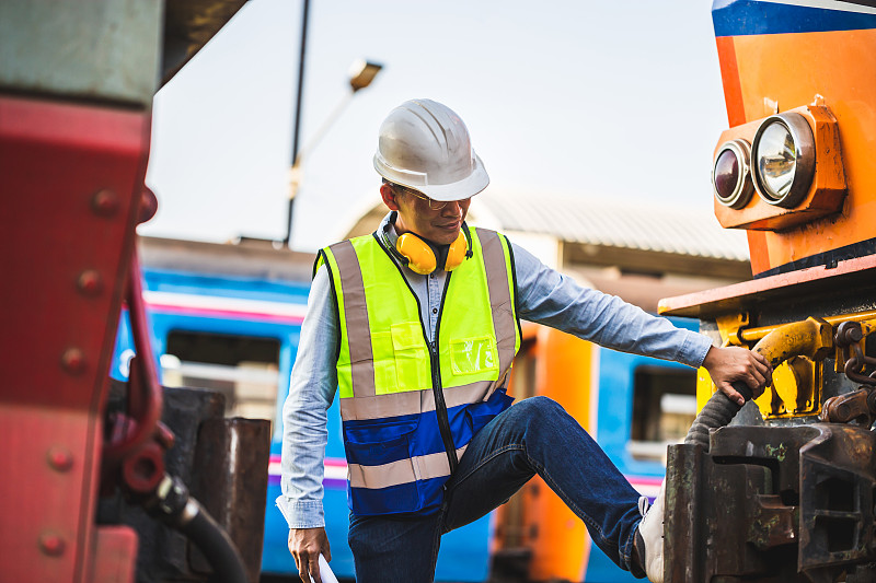 成衣借助中国厦门海空联运承运至凯恩斯