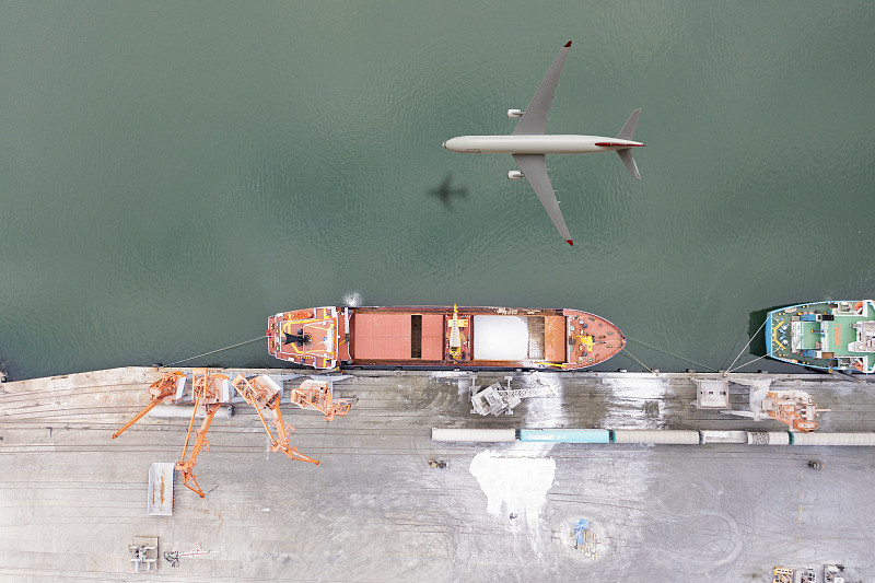 化妆刷借用中国南京航空快递送到伯尼