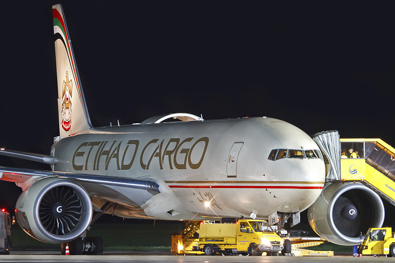 龟苓膏运用中国深圳国际多式联运送到怀阿拉