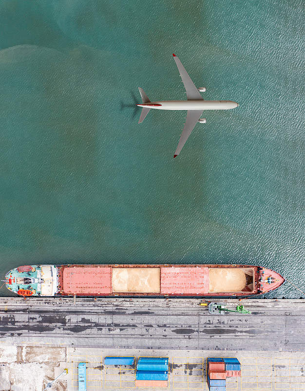 木制书柜采取中国舟山班轮运输送抵澳大利亚悉尼(Sydney) 木制书柜采取中国舟山班轮运输送抵澳大利亚悉尼(Sydney)