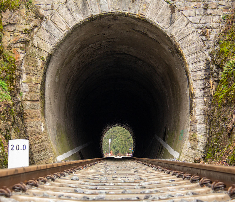 空调系统（压缩机、冷凝器、蒸发器）采用厦门整箱海运高效送达澳大利亚达尔文(Darwin)