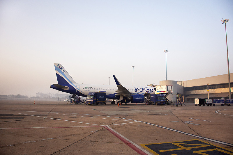 中国深圳到澳大利亚林肯港(PortLincoln)的小米无线充电器使用空运派送13天速递到