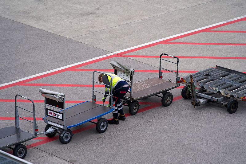 无人机通过舟山国际多式联运速递到珀斯 (Perth) 无人机通过舟山国际多式联运速递到珀斯 (Perth)