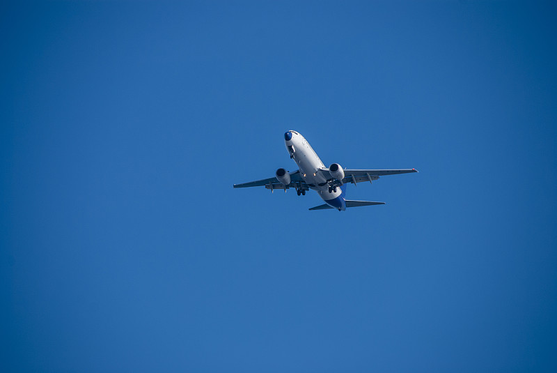 中国广州投影幕布采用国际空运5天内送到澳大利亚墨尔本