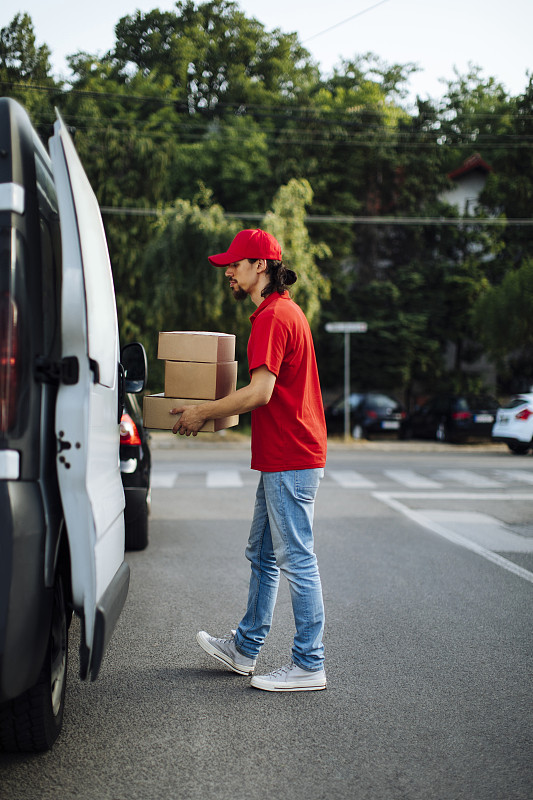工业中间品借用南京跨境海空联运完整送达澳洲格拉德斯通(Gladstone)