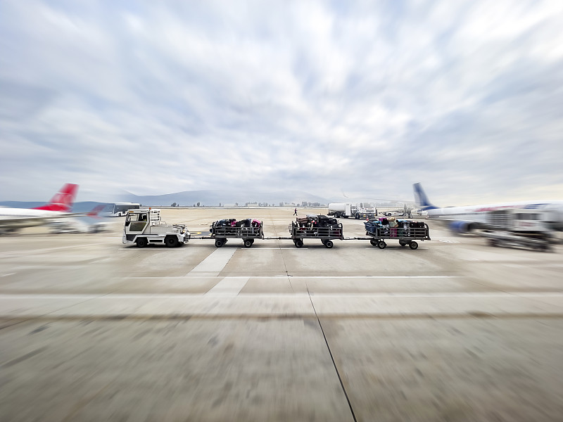 热轧圆钢采用中国上海空运物流专线配送到澳大利亚黄金海岸