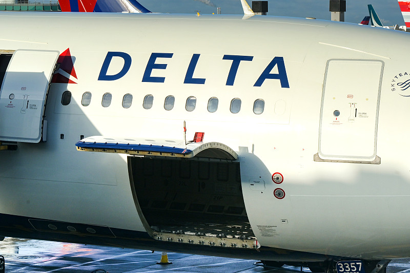 南京至麦凯 (Mackay)的硅钢片采用国际空运专线3天内送到