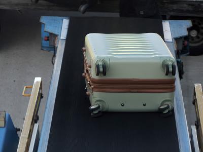 20人气胀救生筏运用鄂州拼货空运配送到澳大利亚皮里港