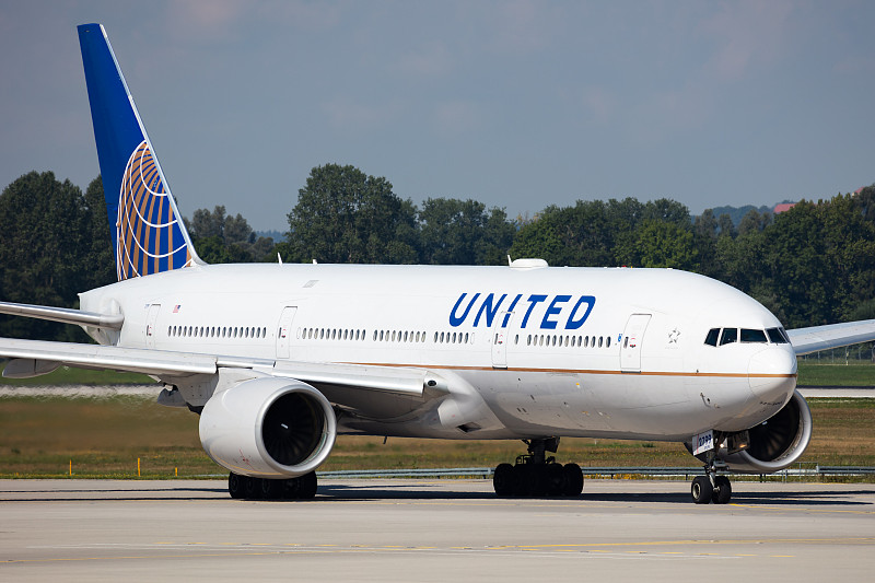 中国大连到澳大利亚格拉德斯通的藿香正气水采用优先空运10天送达