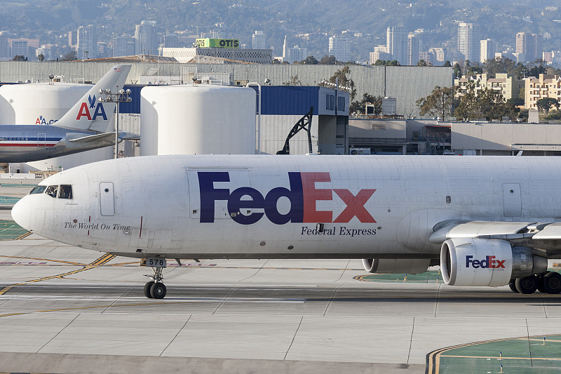 三棵树防水涂料通过中国北京优先空运送到澳洲弗里曼特尔