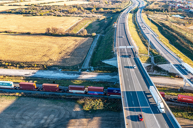 哈尔斯保温杯借助中国中山门到门空运送达澳大利亚波特兰