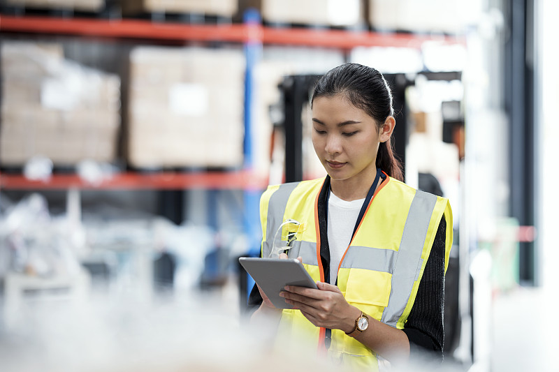 利用第三方包裹追踪网站高效查询 FEDEX 航班信息