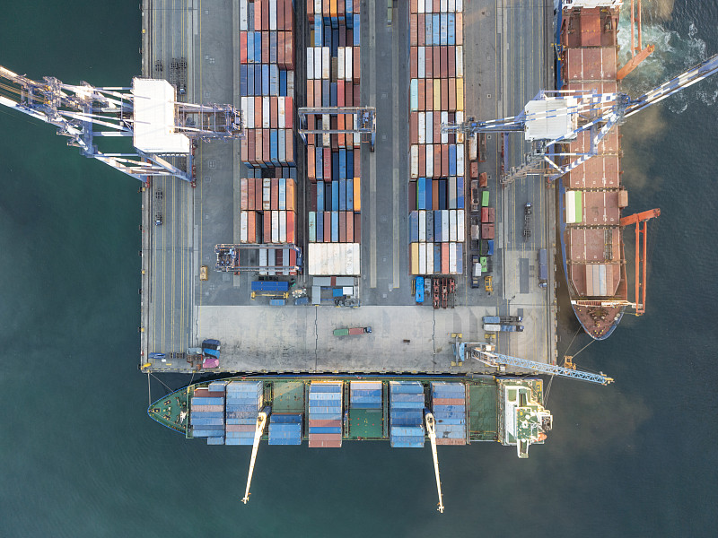 FedEx快递和DHL快递运费对比