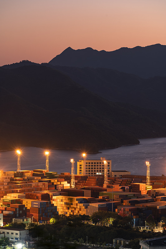 约价与国际贸易术语的关系是什么