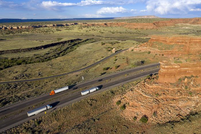 深圳市三百米物流有限公司