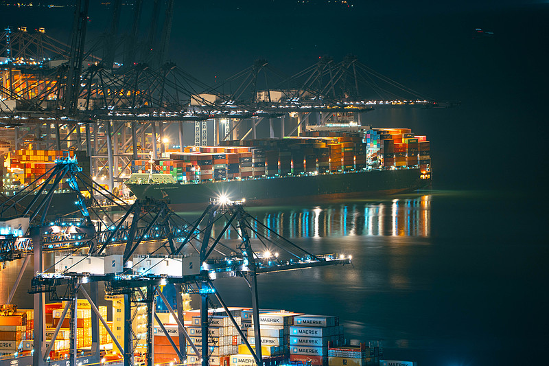 郑州机场繁忙不停，每天处理600吨跨境电商包裹