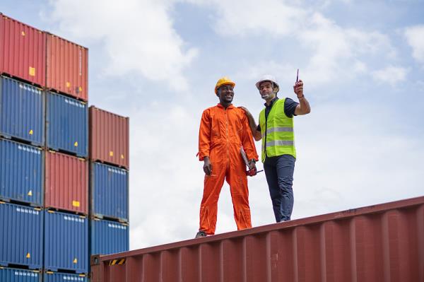 中老泰铁路“昆明陆港号”货运列车启动，提升物流效率