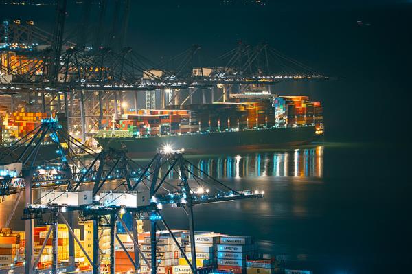 郑州机场繁忙不停，每天处理600吨跨境电商包裹