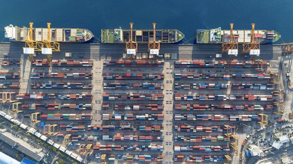 制定国际物流运输成本策略时需要考虑哪些因素？