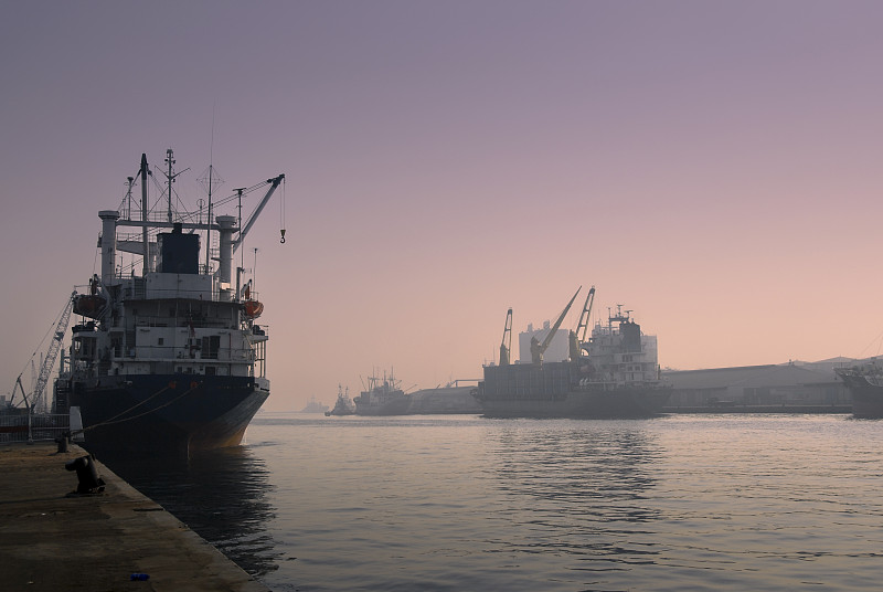 成衣经中国浙江杭州跨境物流专线快速送达菲律宾 成衣经中国浙江杭州跨境物流专线快速送达菲律宾