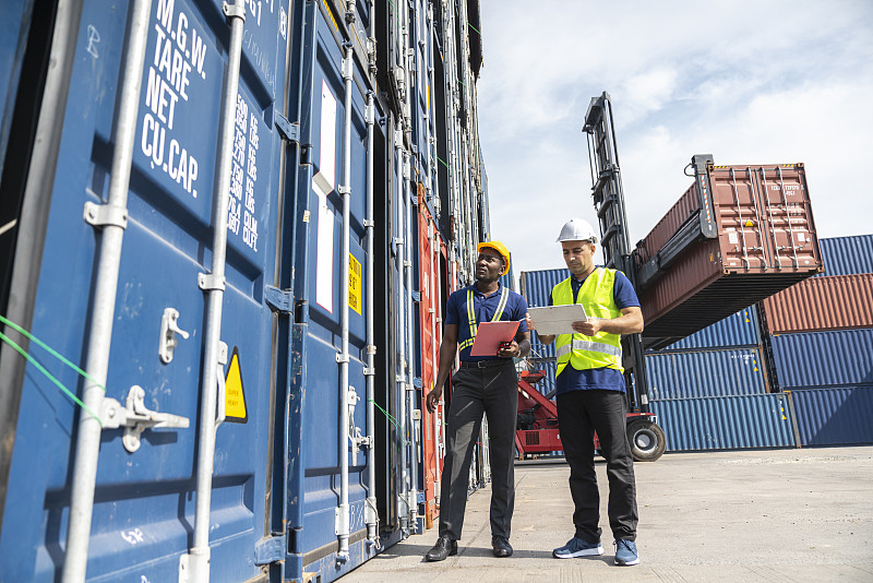 鸭掌借用中国广东东莞跨国货运专线送达德国汉堡