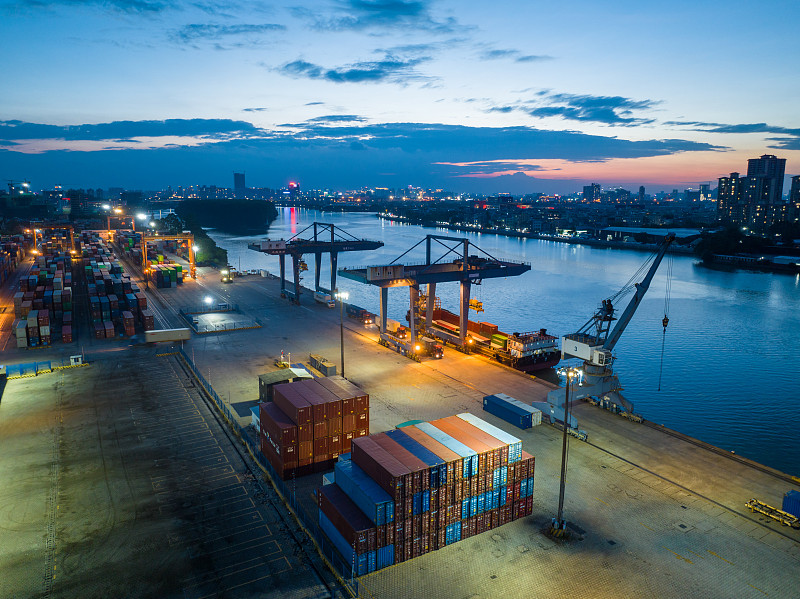 扫帚运用中国浙江宁波全球物流专线抵达越南胡志明市 扫帚运用中国浙江宁波全球物流专线抵达越南胡志明市