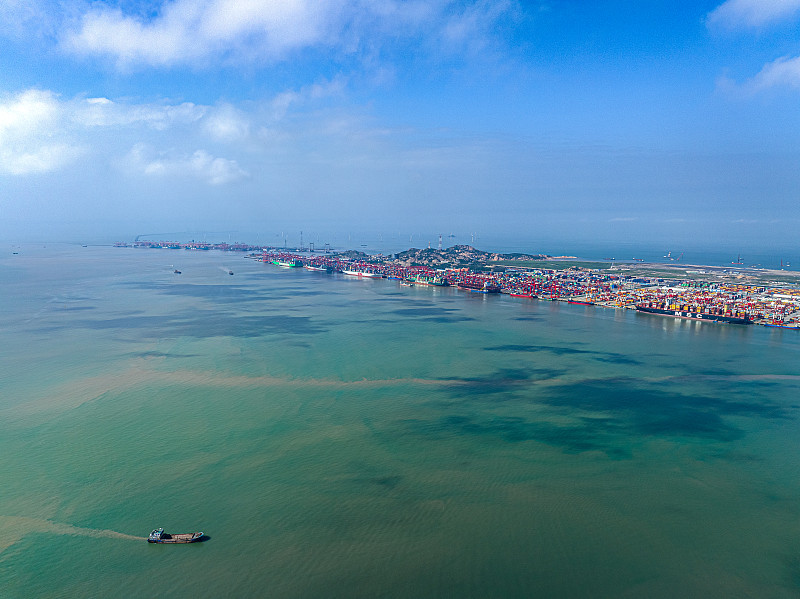 工业反应器经中国福建厦门全球物流专线高效送达英国费利克斯托