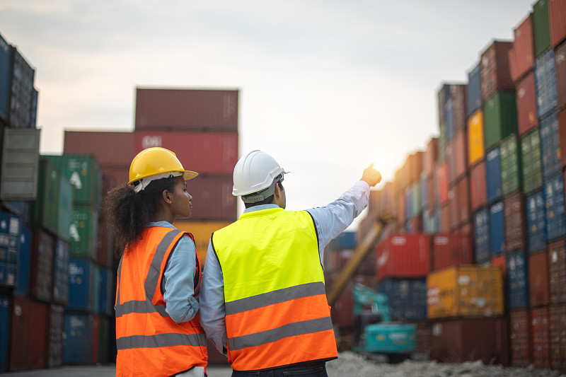 烘焙模具采用中国广州跨境物流专线运到意大利