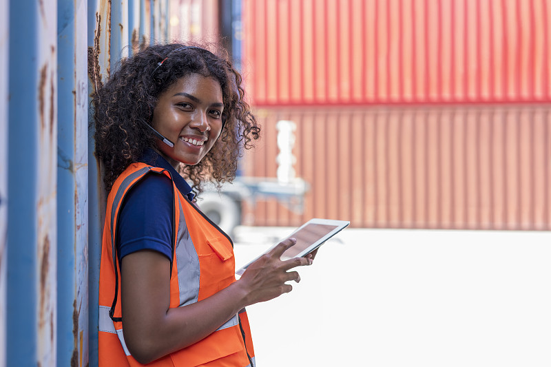 玻璃水/汽车清洁剂利用中国山东青岛跨境物流专线配达新加坡 玻璃水/汽车清洁剂利用中国山东青岛跨境物流专线配达新加坡