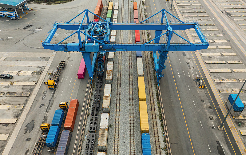 茶饮选用中国深圳跨国货运专线快递至美国