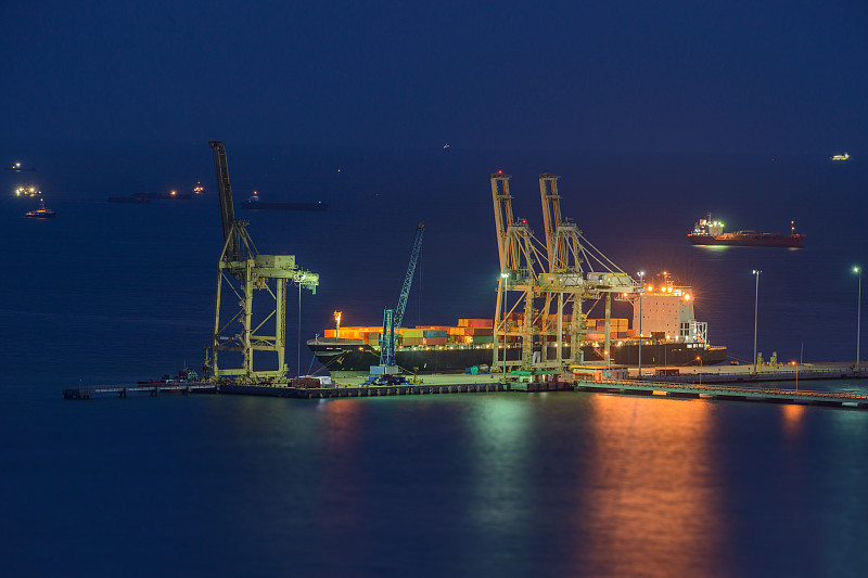 重红娑罗双木经过中国上海国际货运专线送抵阿联酋迪拜 重红娑罗双木经过中国上海国际货运专线送抵阿联酋迪拜