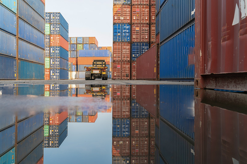 机械设备借用中国山东青岛国际运输专线运到越南胡志明市 机械设备借用中国山东青岛国际运输专线运到越南胡志明市