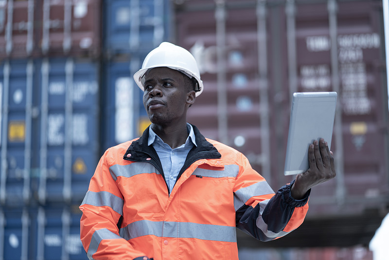 化妆棉借助中国山东青岛环球货运专线运送至荷兰