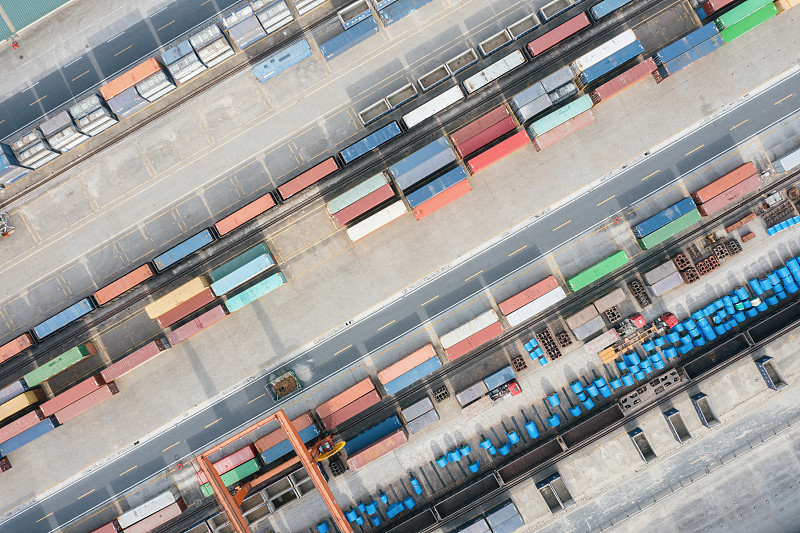 投影幕布中国江苏苏州跨国货运专线送达英国伦敦