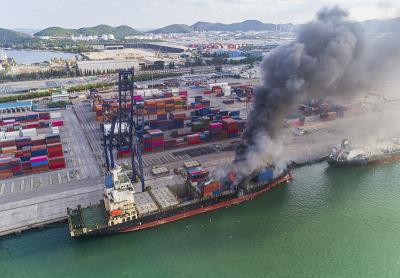 木制柱借用中国广东东莞环球货运专线承运至澳大利亚