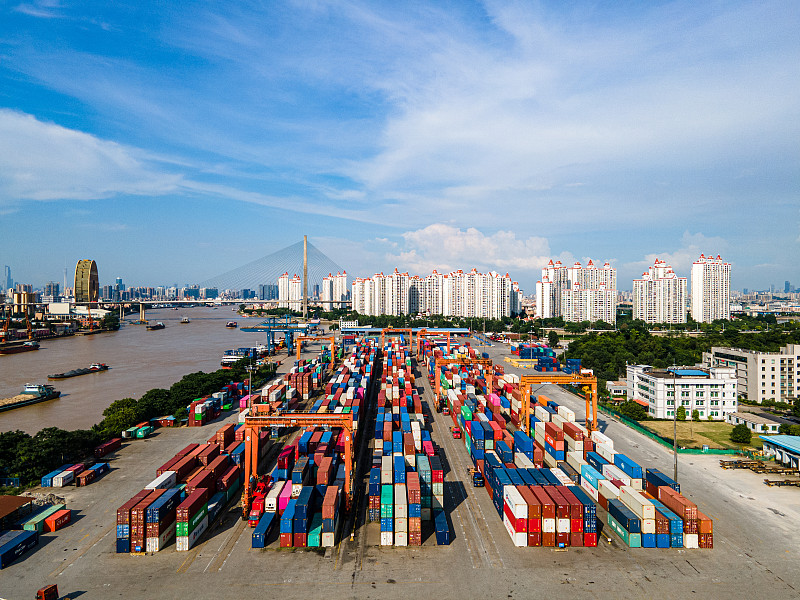 厨房纸巾经过中国江苏苏州跨国货运专线抵达荷兰